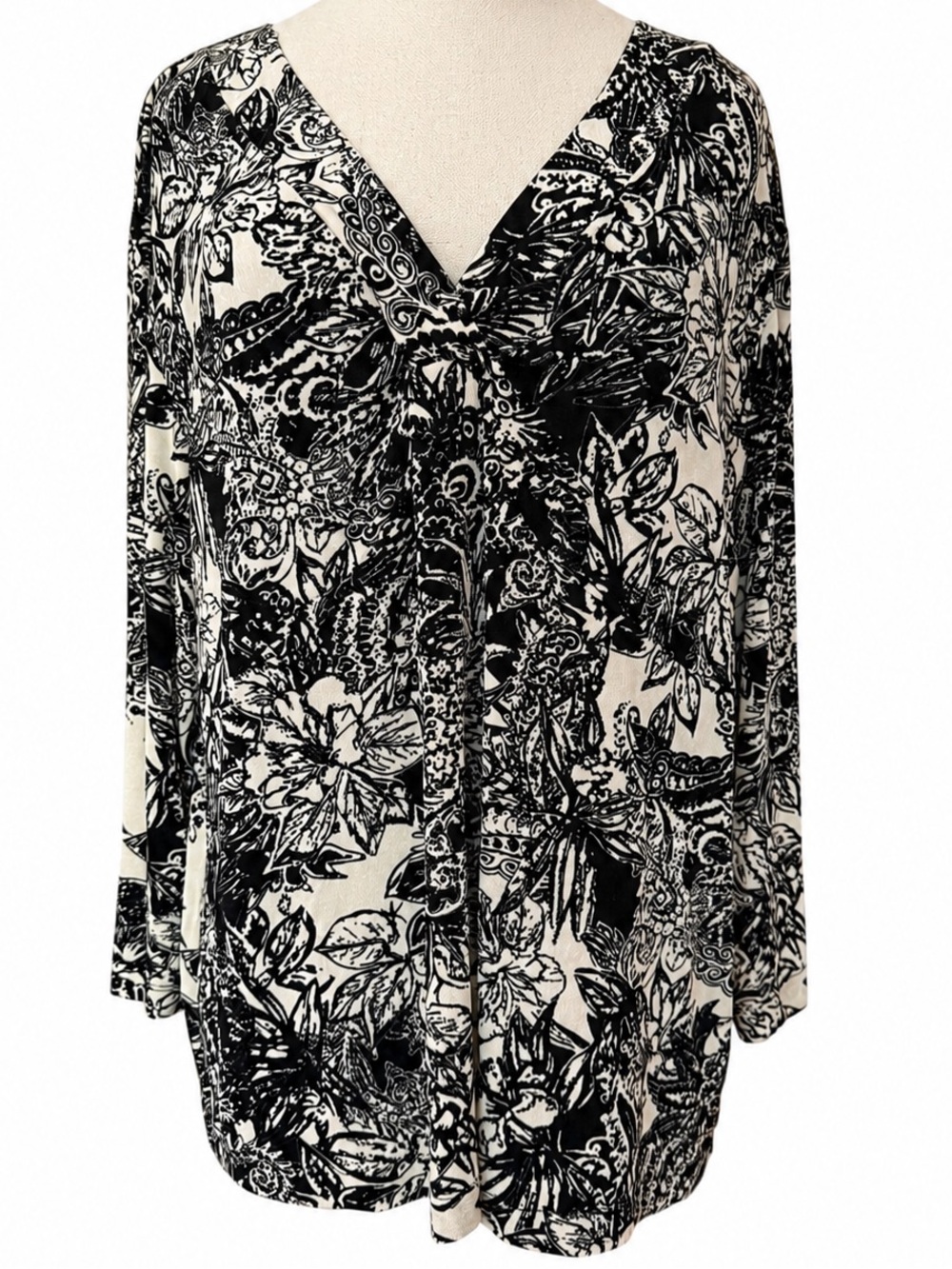 Chicos Travelers Tunic Top V-Neck Floral Paisley Black Cream 3 XL/16 3/4 Sleeve
